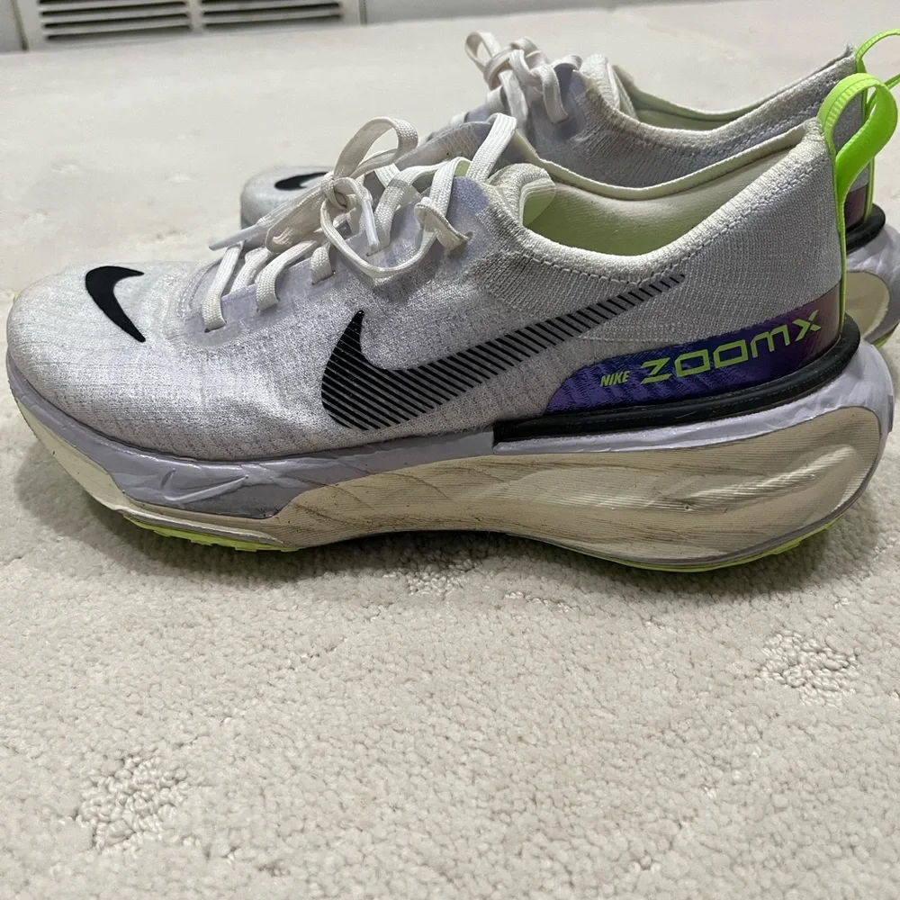 Nike ZoomX Invincible 3 Women's Sneakers - Picture 2 of 5